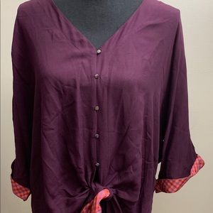 Medium burgundy top